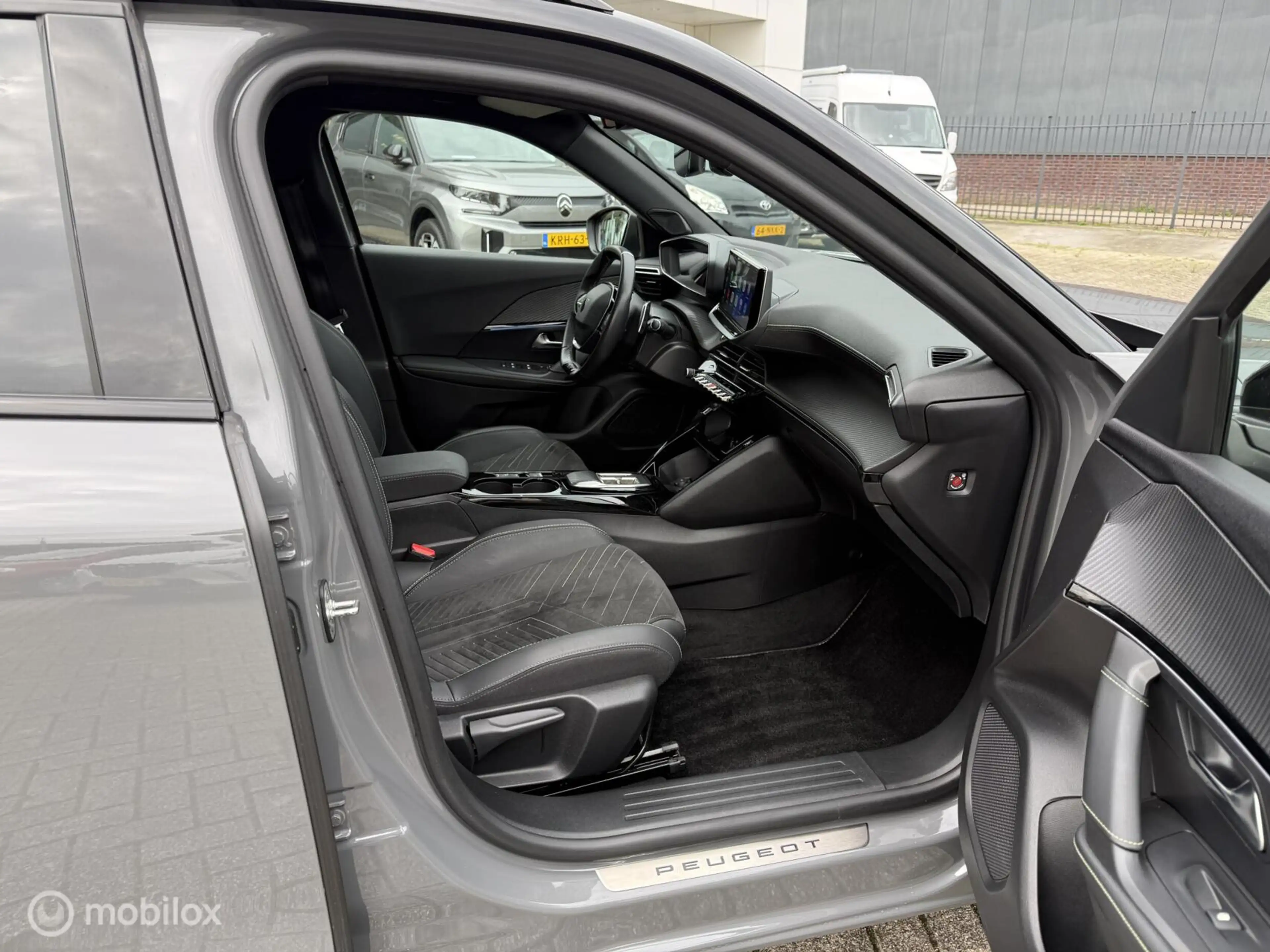 Peugeot 2008 GT 130 PK AUTOMAAT RIJKLAAR PRIJS — photo 14