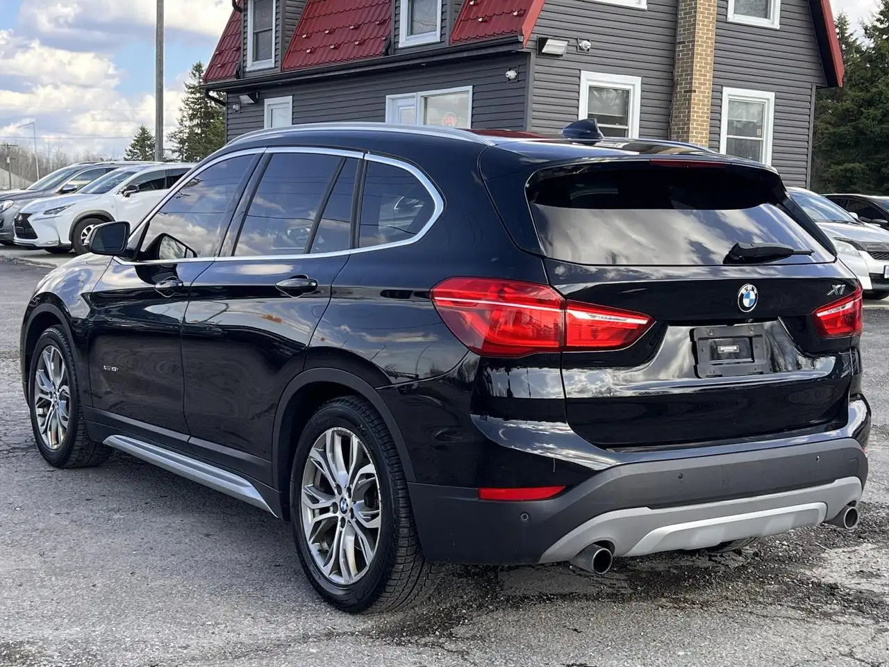 BMW X1 снимка BMW X1