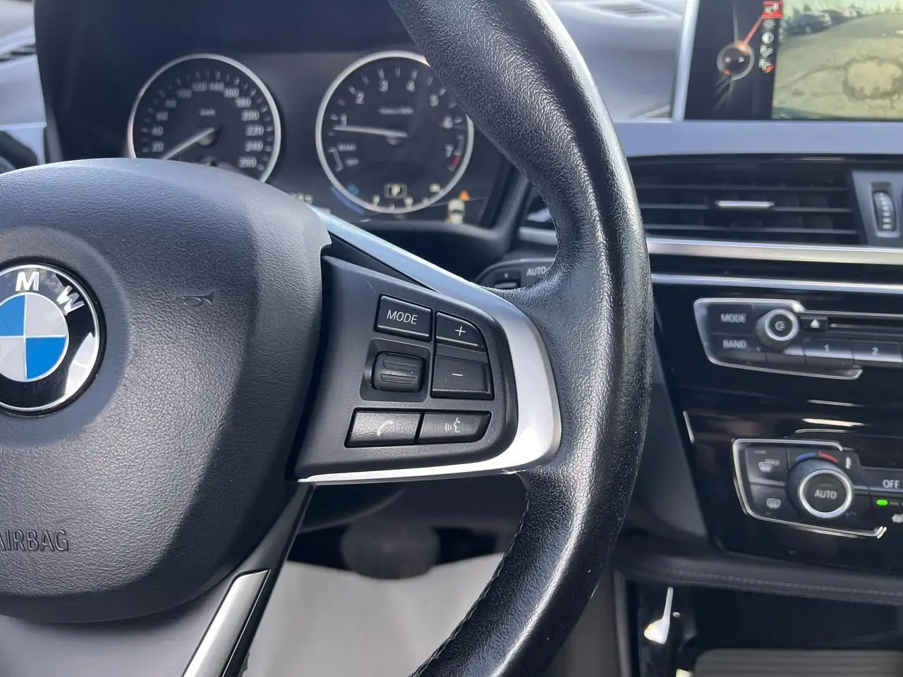 BMW X1 снимка BMW X1