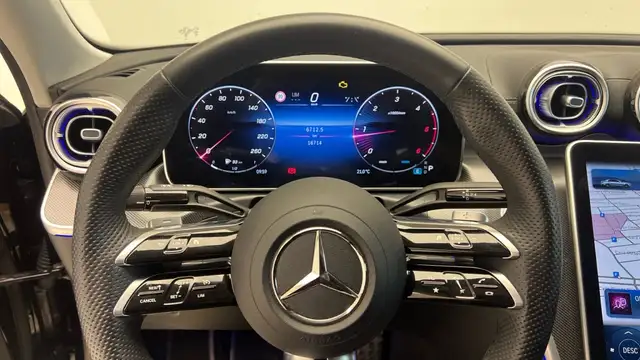 Mercedes-Benz 220 view 9