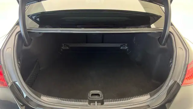 Mercedes-Benz 220 view 12