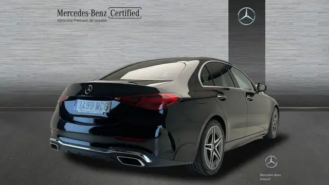 Mercedes-Benz 220 view 2
