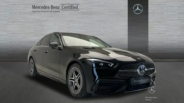 Mercedes-Benz 220 view 3