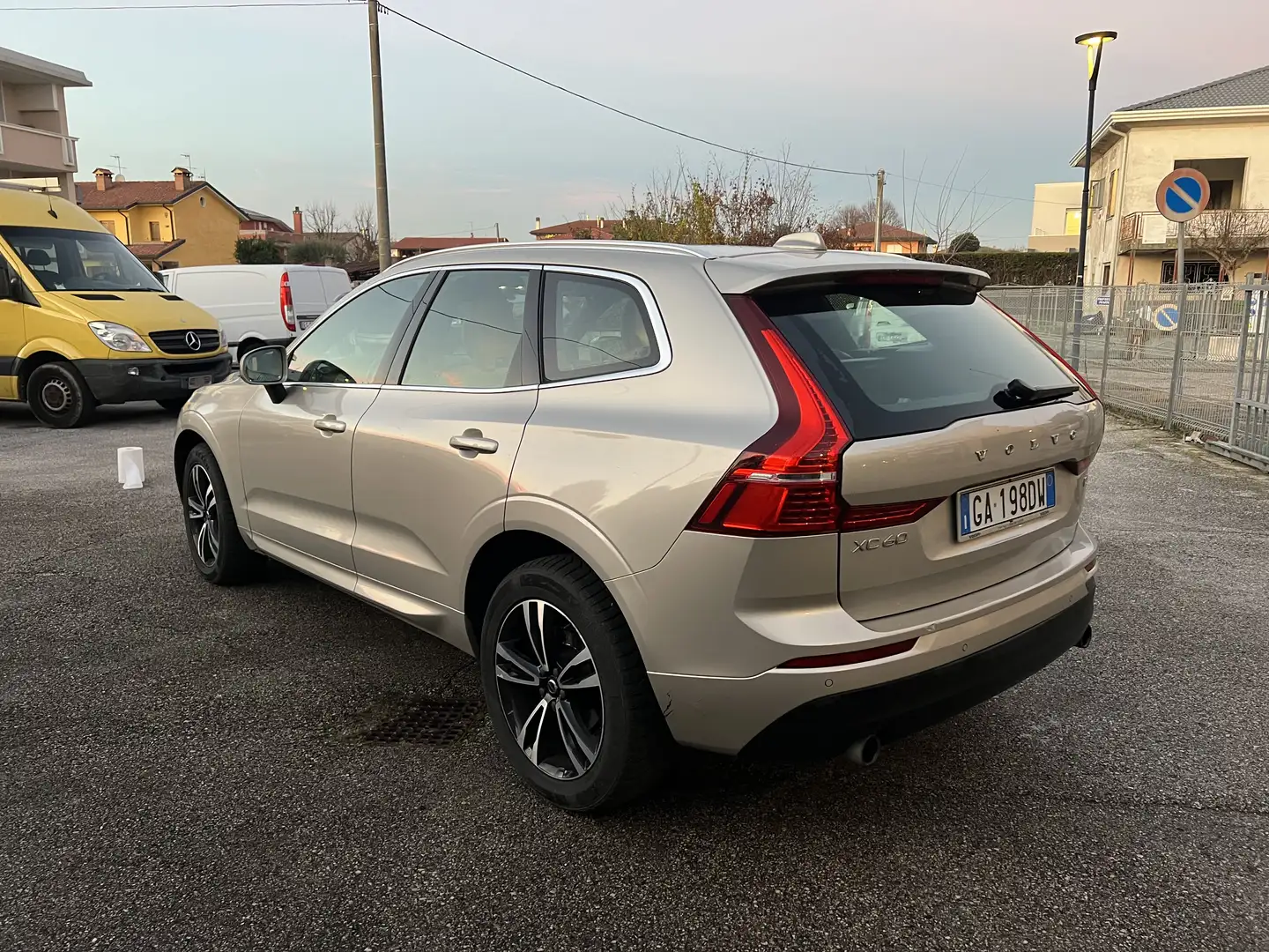 Volvo XC60 2.0 d4 Business Plus 190cv geartronic Bronzo - 2