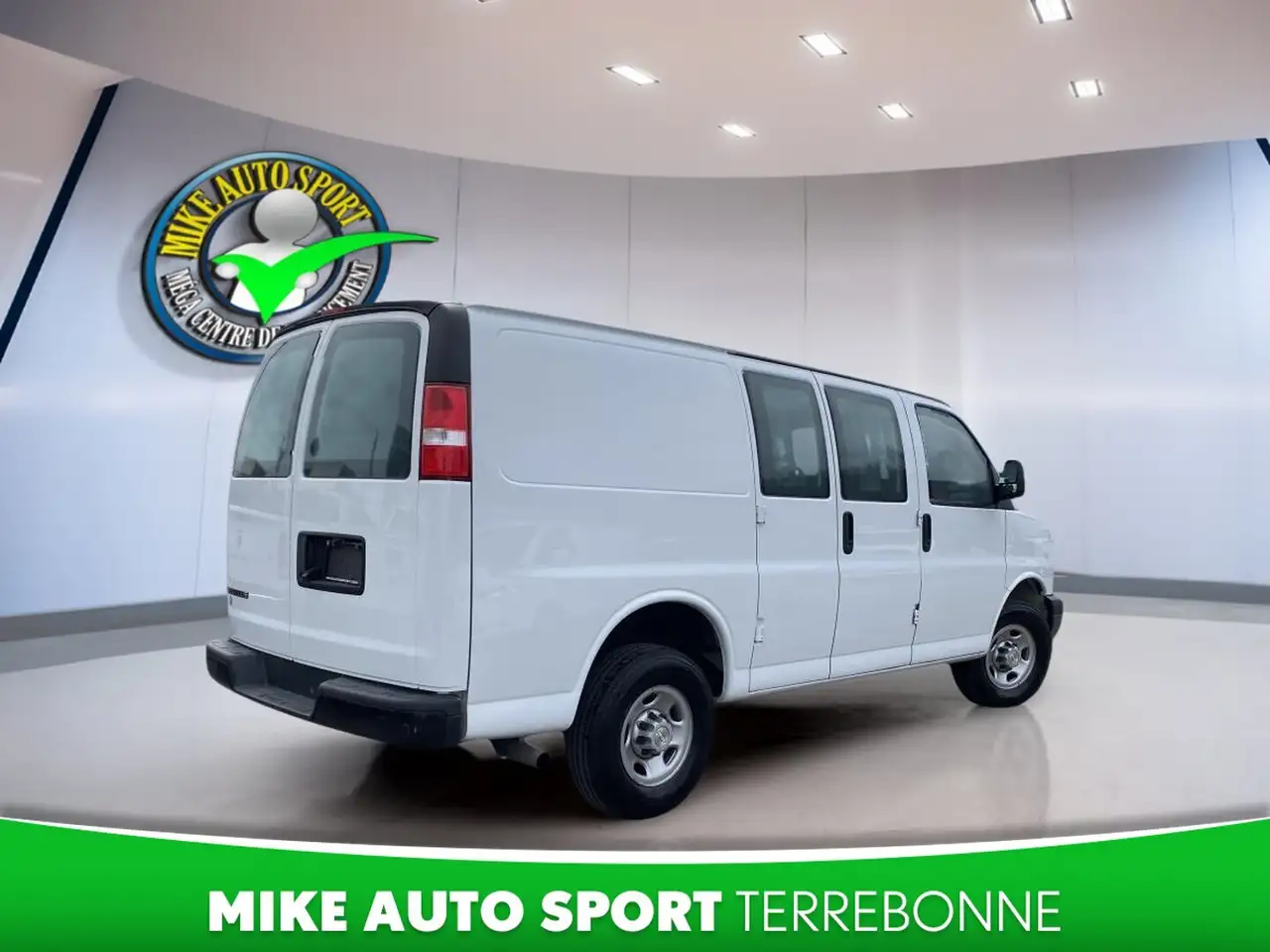 Chevrolet Express 2500 photo Chevrolet Express 2500