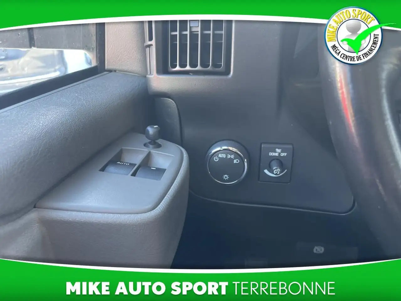 Chevrolet Express 2500 photo Chevrolet Express 2500