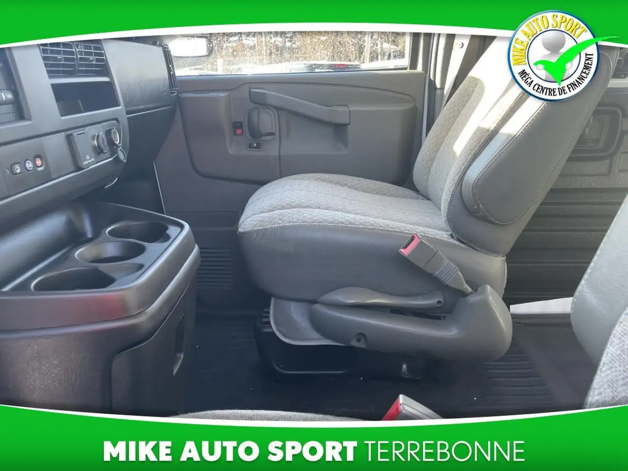 Chevrolet Express 2500 photo Chevrolet Express 2500