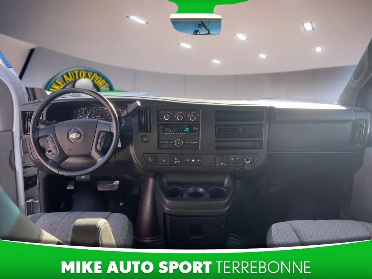Chevrolet Express 2500 photo Chevrolet Express 2500