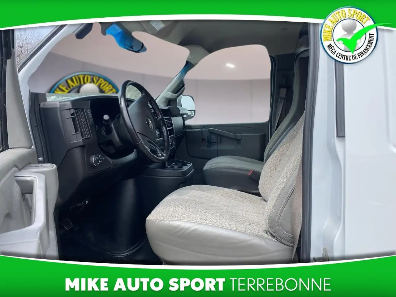 Chevrolet Express 2500 photo Chevrolet Express 2500