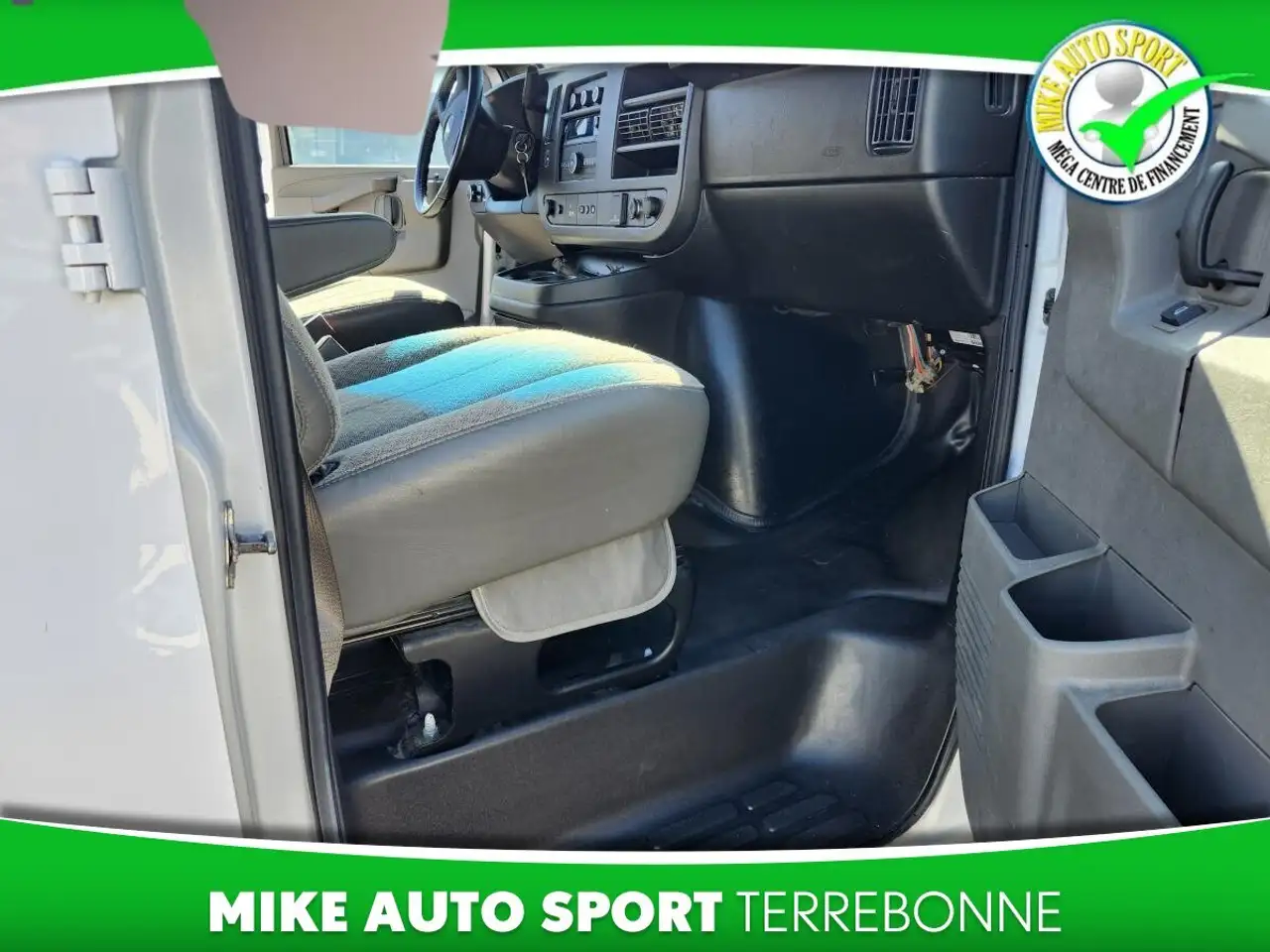 Chevrolet Express 2500 photo Chevrolet Express 2500