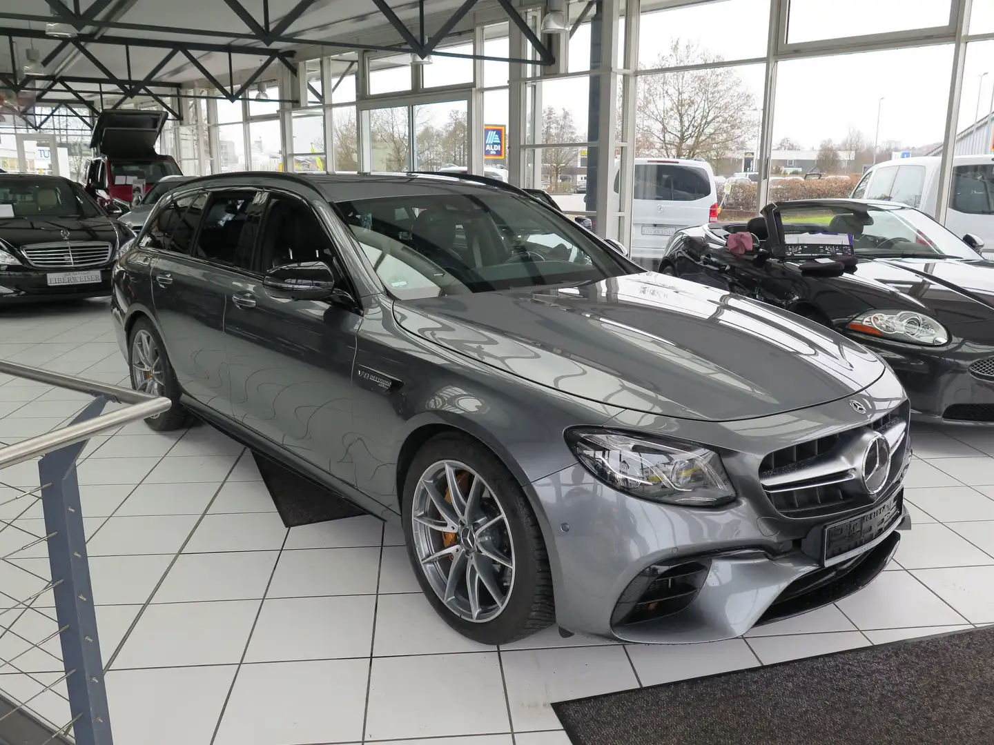 Mercedes-Benz E 63 AMG S 4M T Head-Up Standhzg NP 165.000€ Grigio - 2