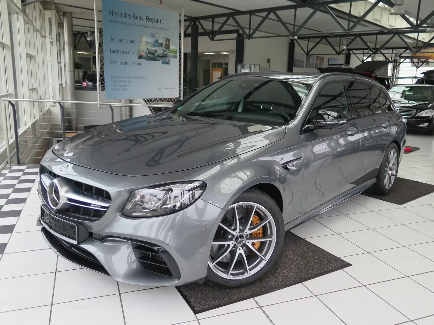 Mercedes-Benz E 63 AMG S 4M T Head-Up Standhzg NP 165.000€ siva - 1