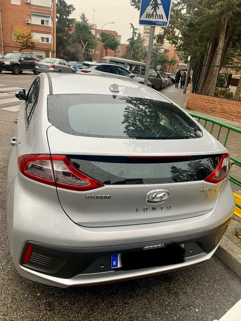 Hyundai IONIQ EV 88kW Style Ezüst - 2