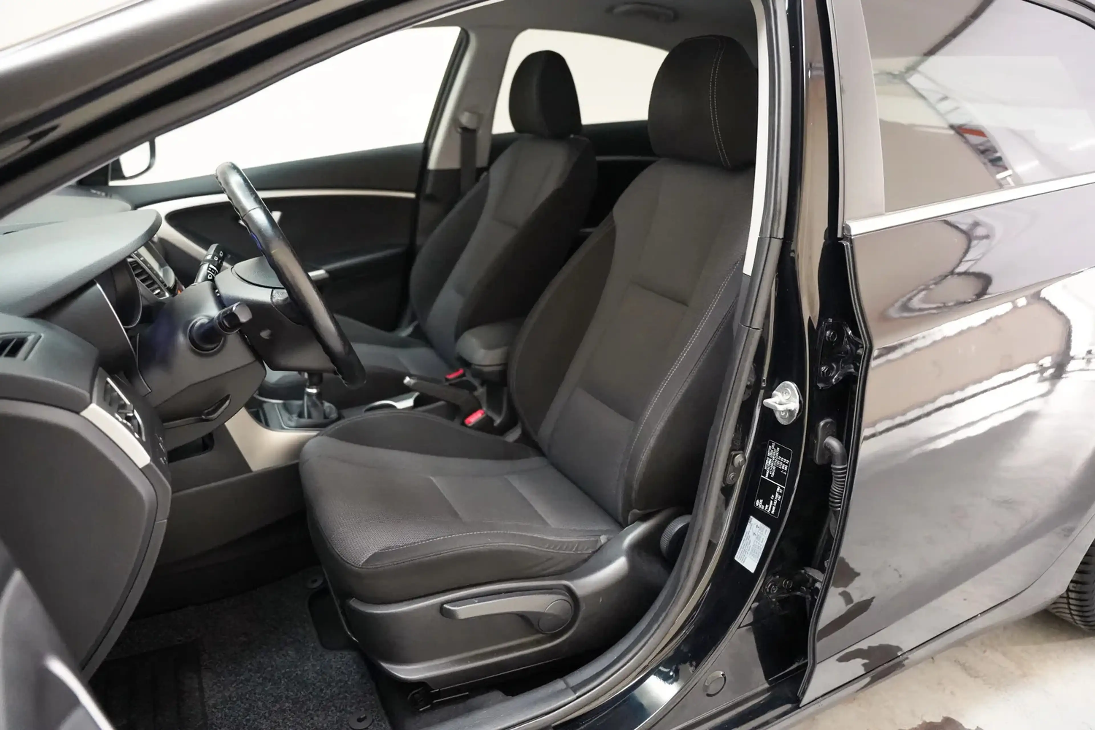 Hyundai i30 1.6 GDI I-Motion Plus [ Trekhaak Clima LED Camera — photo 11
