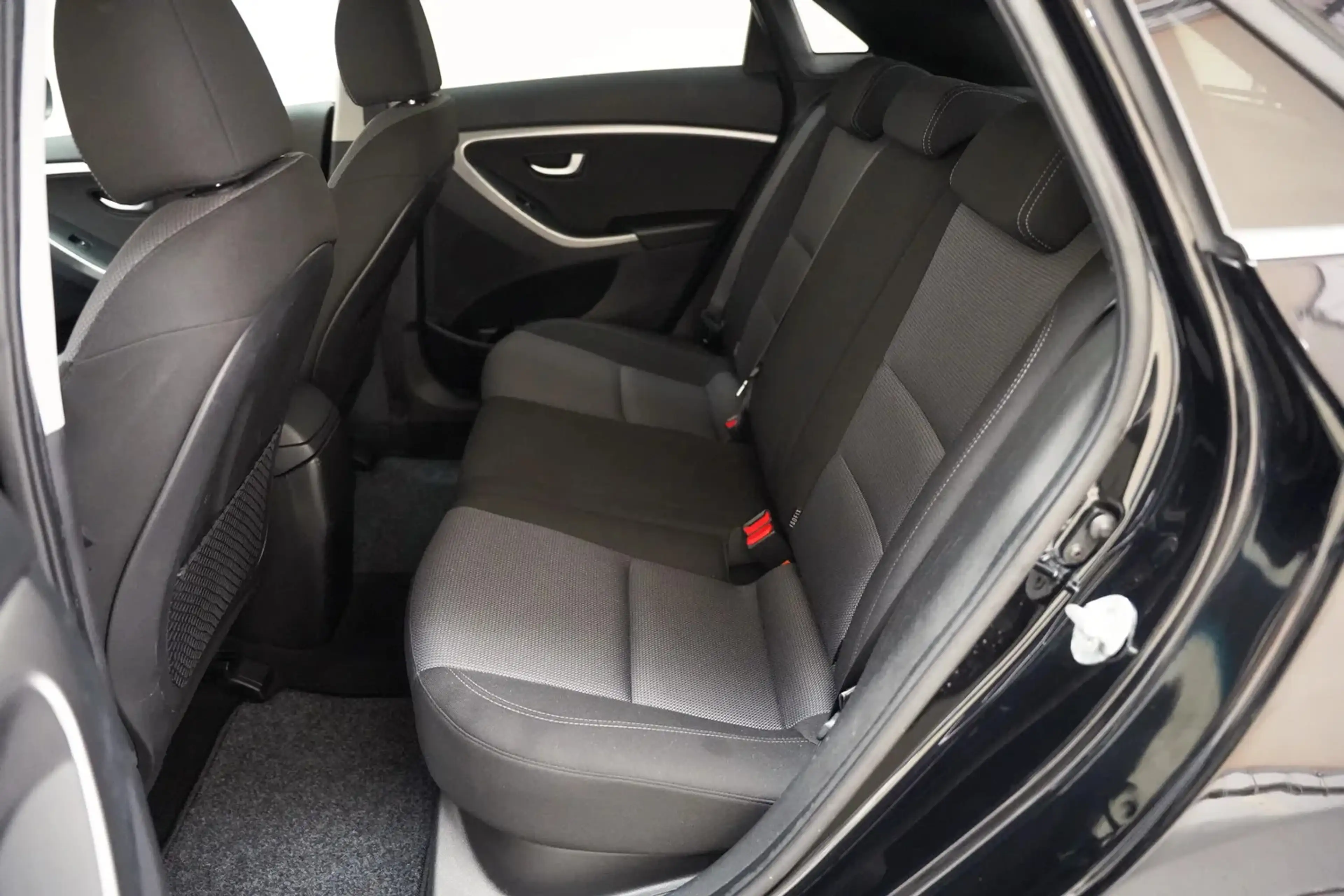 Hyundai i30 1.6 GDI I-Motion Plus [ Trekhaak Clima LED Camera — photo 13