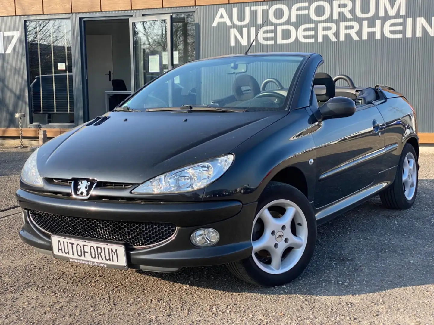 Peugeot 206 Cabriolet CC 1.6 Filou mit Windschott Schwarz - 1