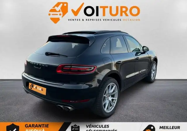 Porsche Macan view 3