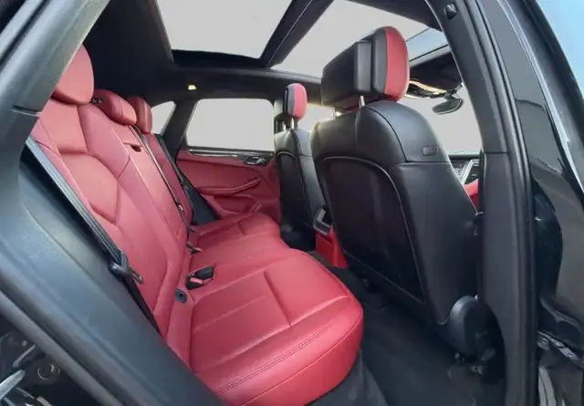 Porsche Macan view 10