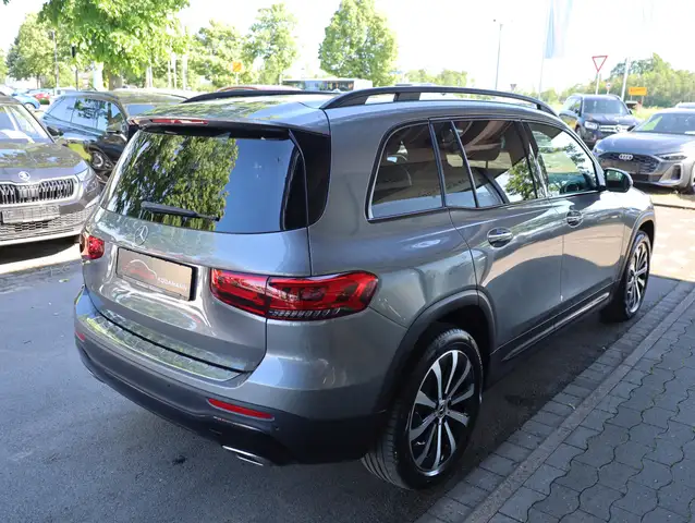 Mercedes-Benz GLB view 11