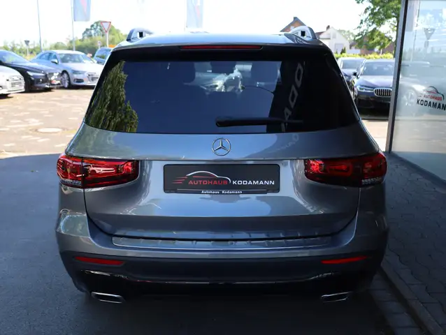 Mercedes-Benz GLB view 9