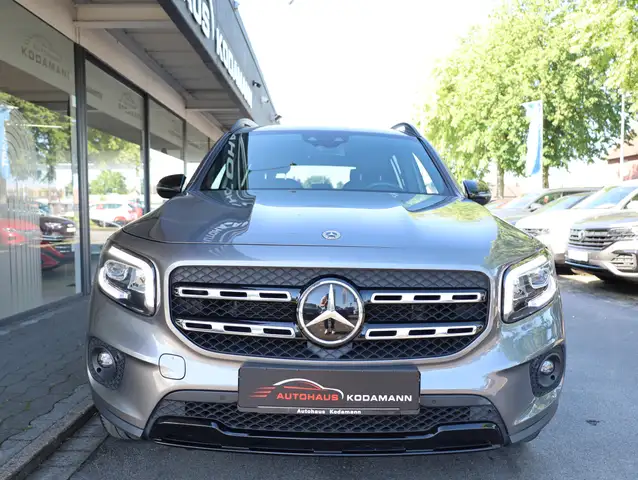 Mercedes-Benz GLB view 4