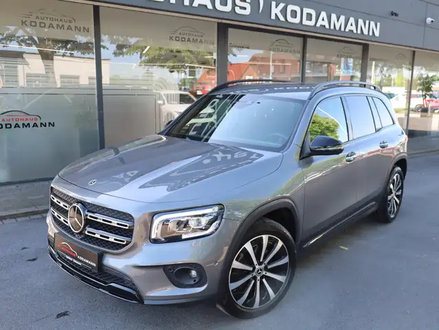 Mercedes-Benz GLB view 2