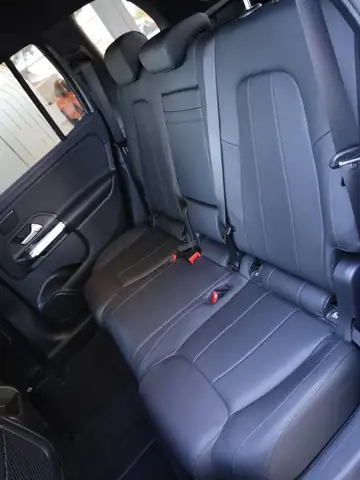 Mercedes-Benz GLB view 14