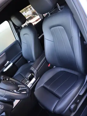 Mercedes-Benz GLB view 12