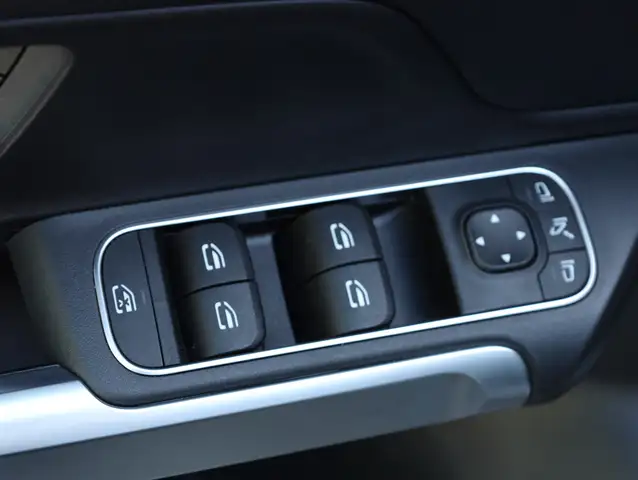Mercedes-Benz GLB view 13