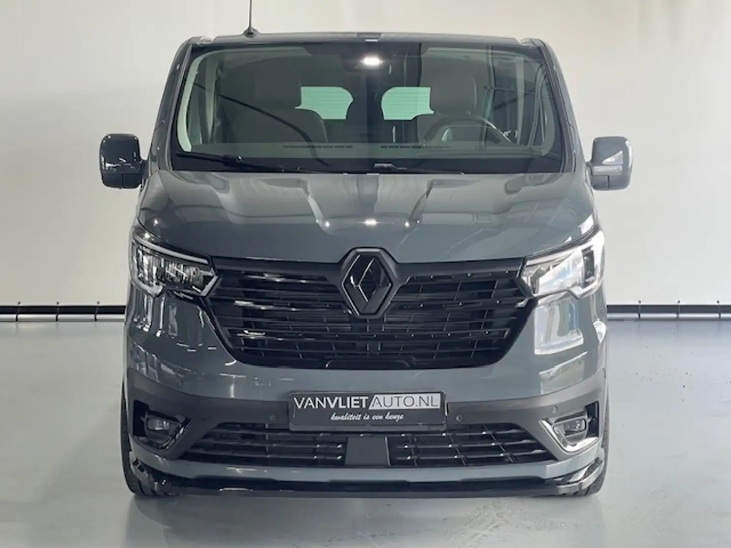 Renault Trafic 2.0 dCi 170PK AUTOMAAT L2H1 Luxe Navi / Camera / A Gris - 2