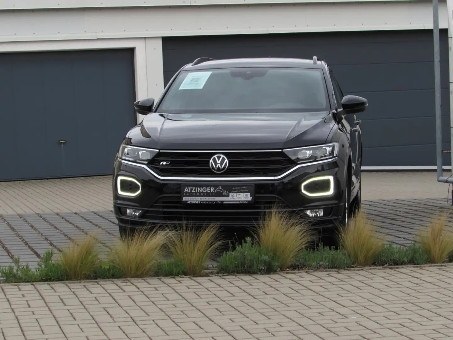 Volkswagen T-Roc Sport 1.5 TSI DSG R-Line LED ACC Klima Navi Schwarz - 2