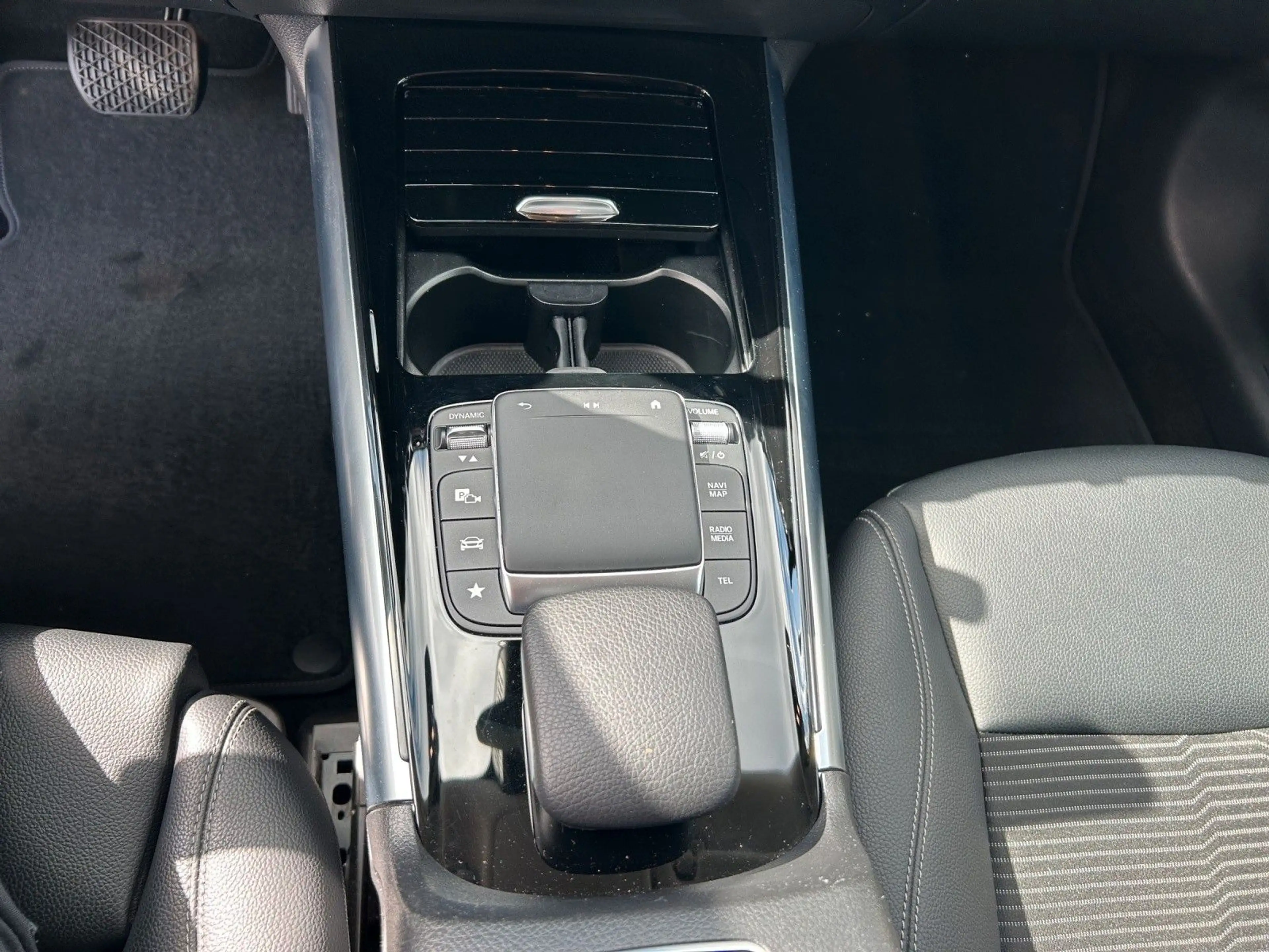 Mercedes-Benz GLA 200 AUT Kam. KlimaA LED LM Navi PDC ParkAss — photo 8