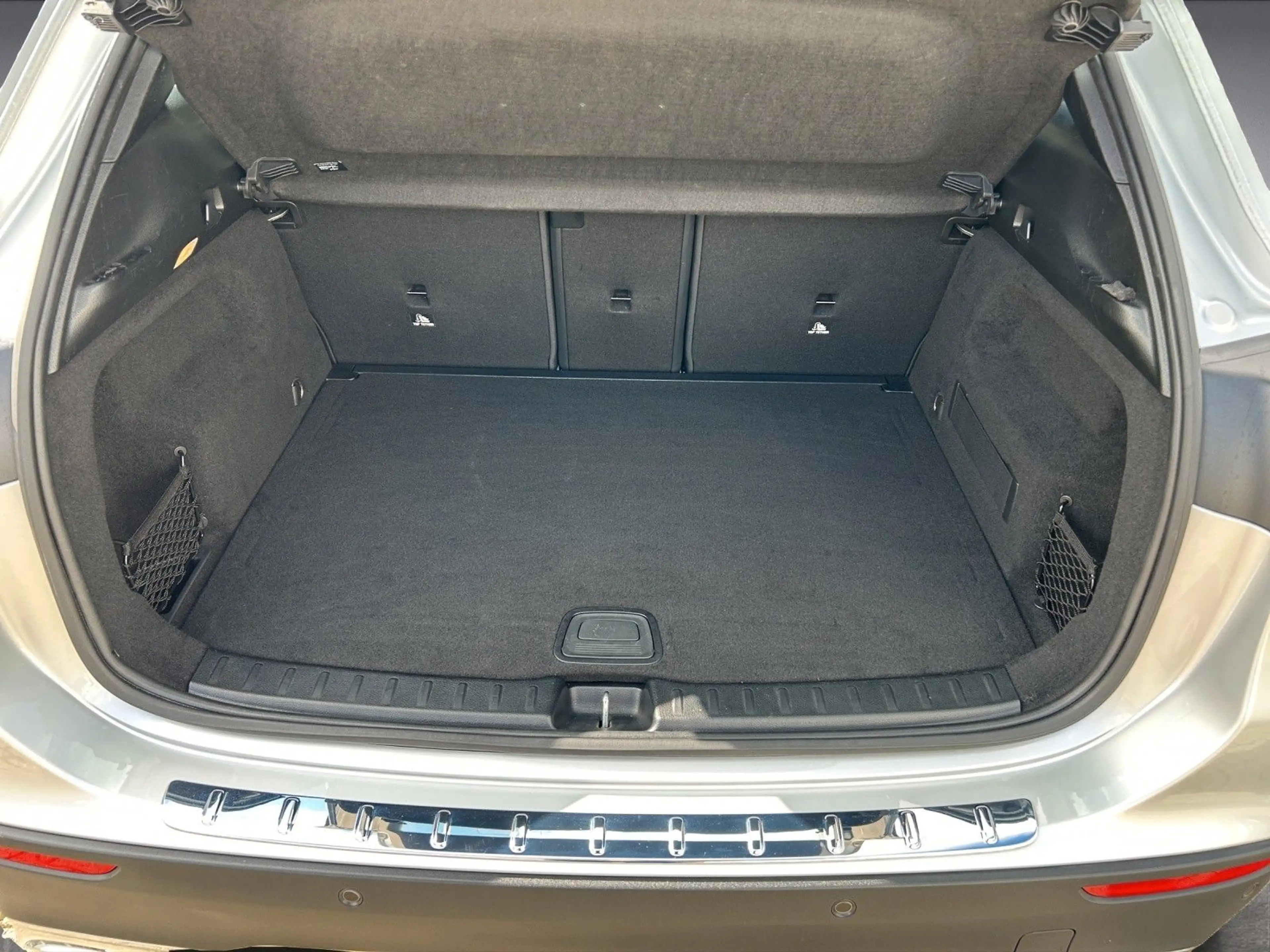 Mercedes-Benz GLA 200 AUT Kam. KlimaA LED LM Navi PDC ParkAss — photo 13