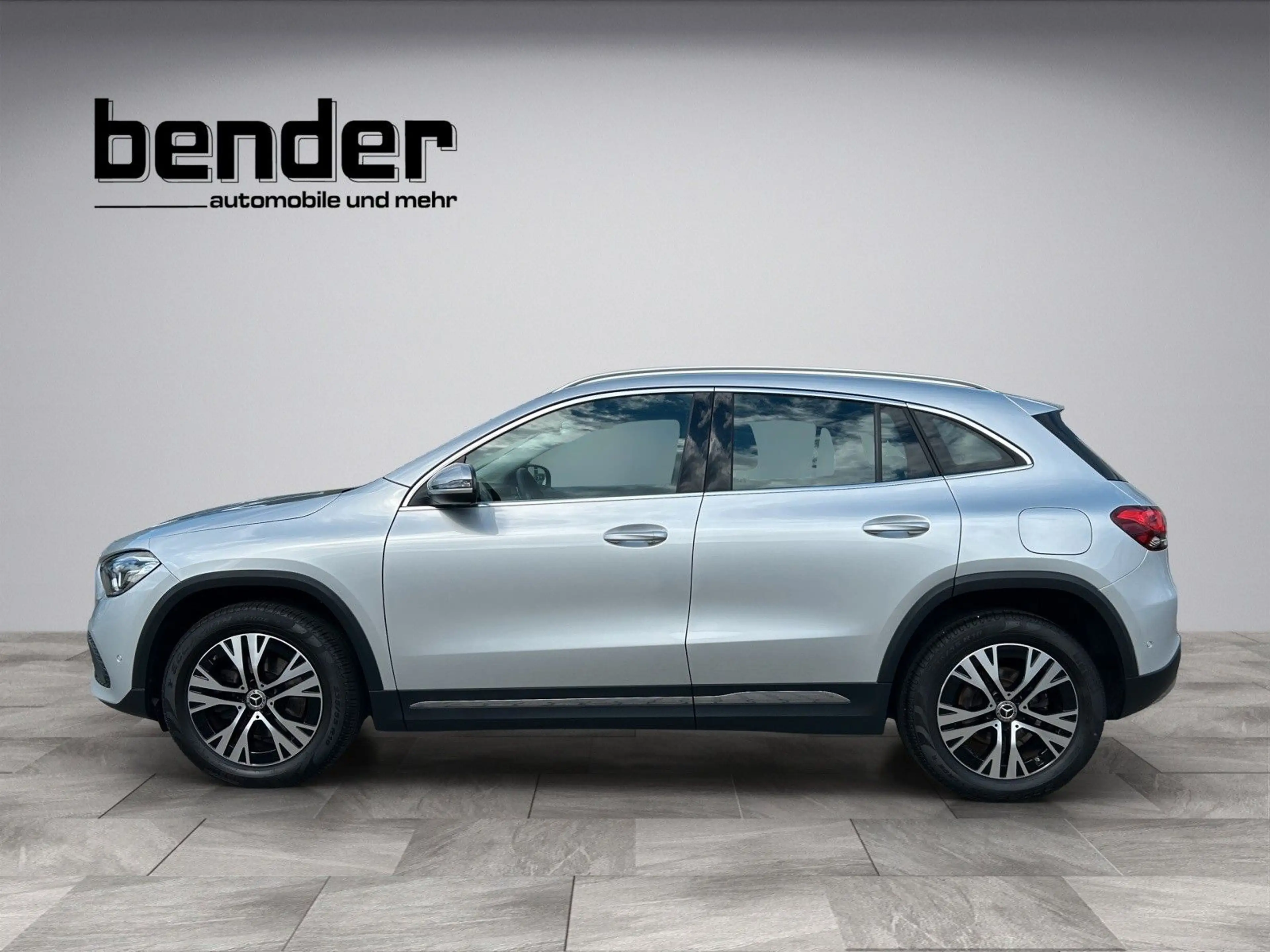 Mercedes-Benz GLA 200 AUT Kam. KlimaA LED LM Navi PDC ParkAss — photo 2