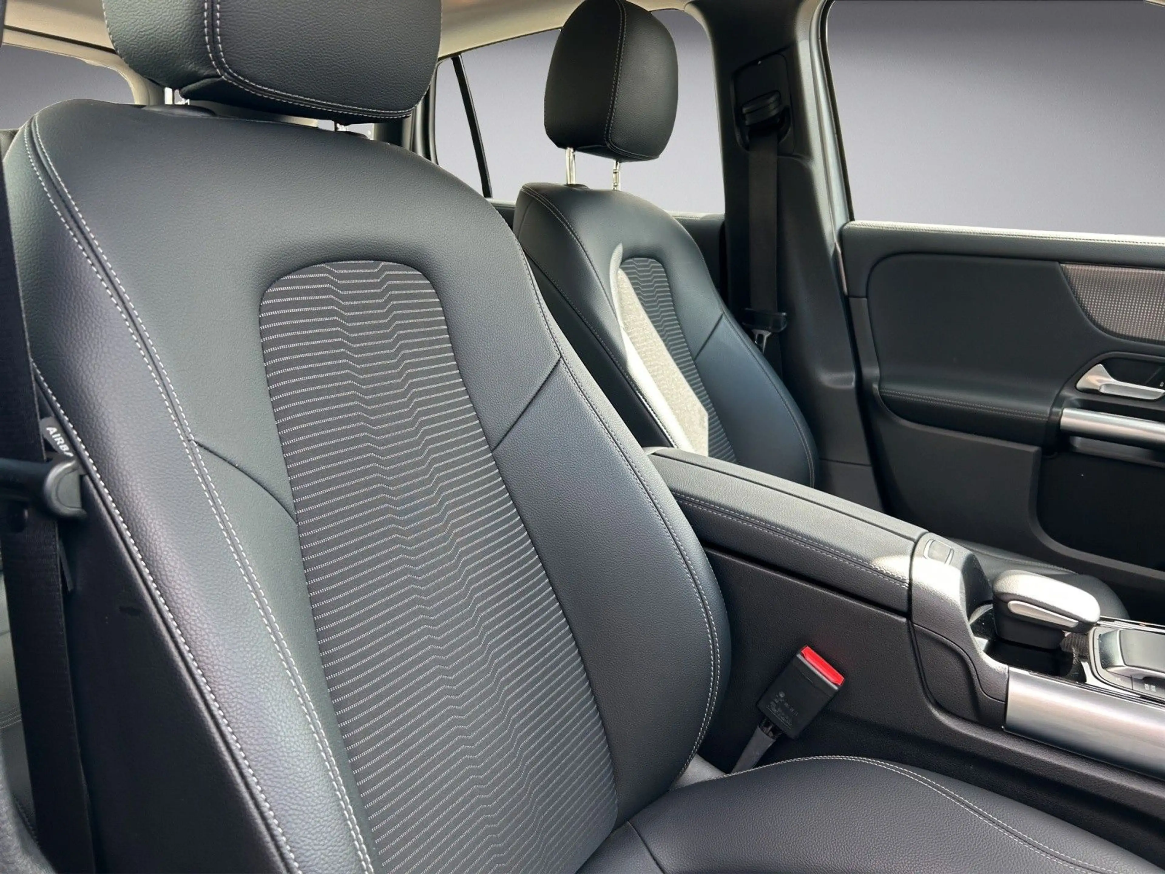 Mercedes-Benz GLA 200 AUT Kam. KlimaA LED LM Navi PDC ParkAss — photo 11