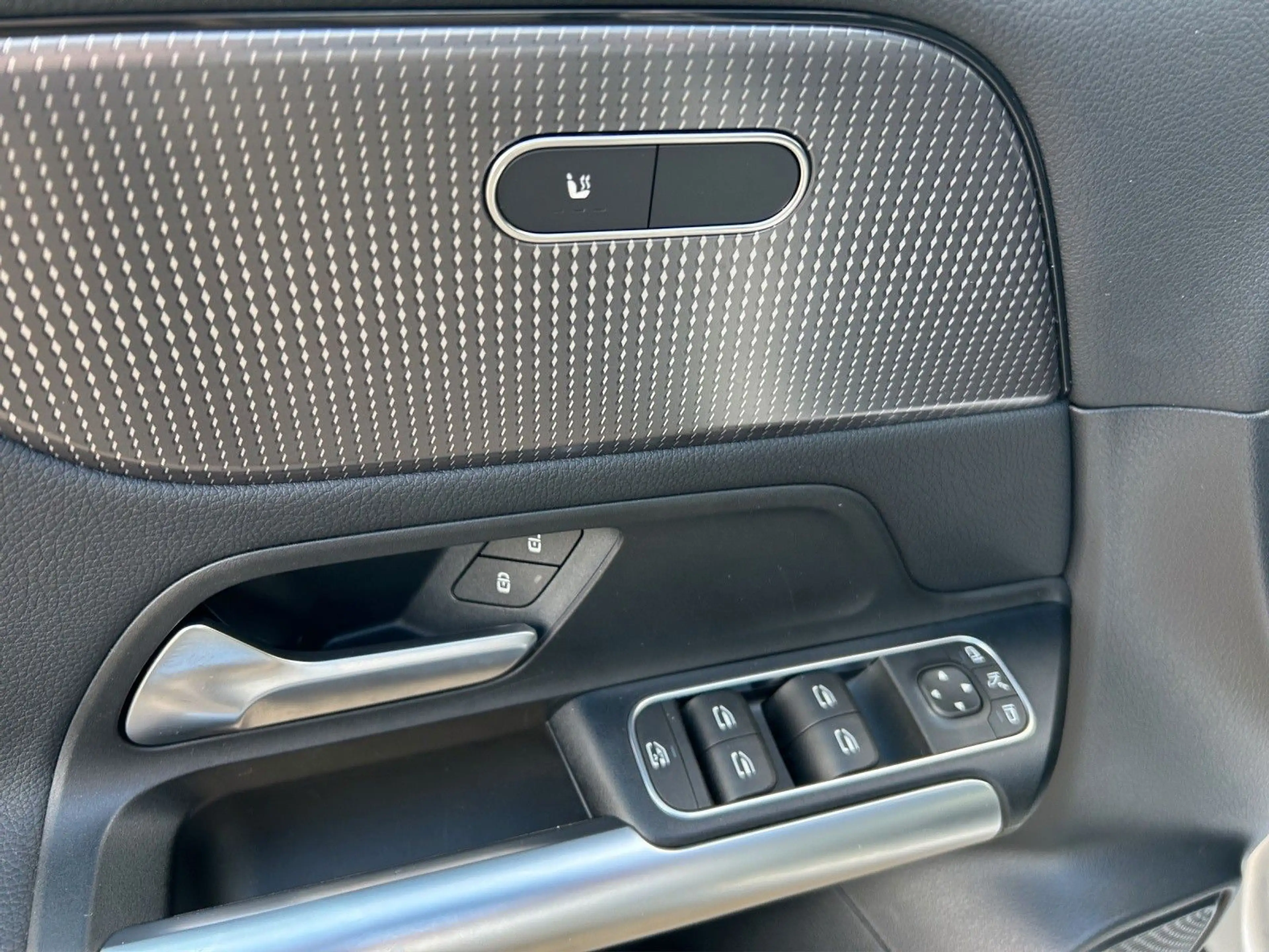 Mercedes-Benz GLA 200 AUT Kam. KlimaA LED LM Navi PDC ParkAss — photo 9