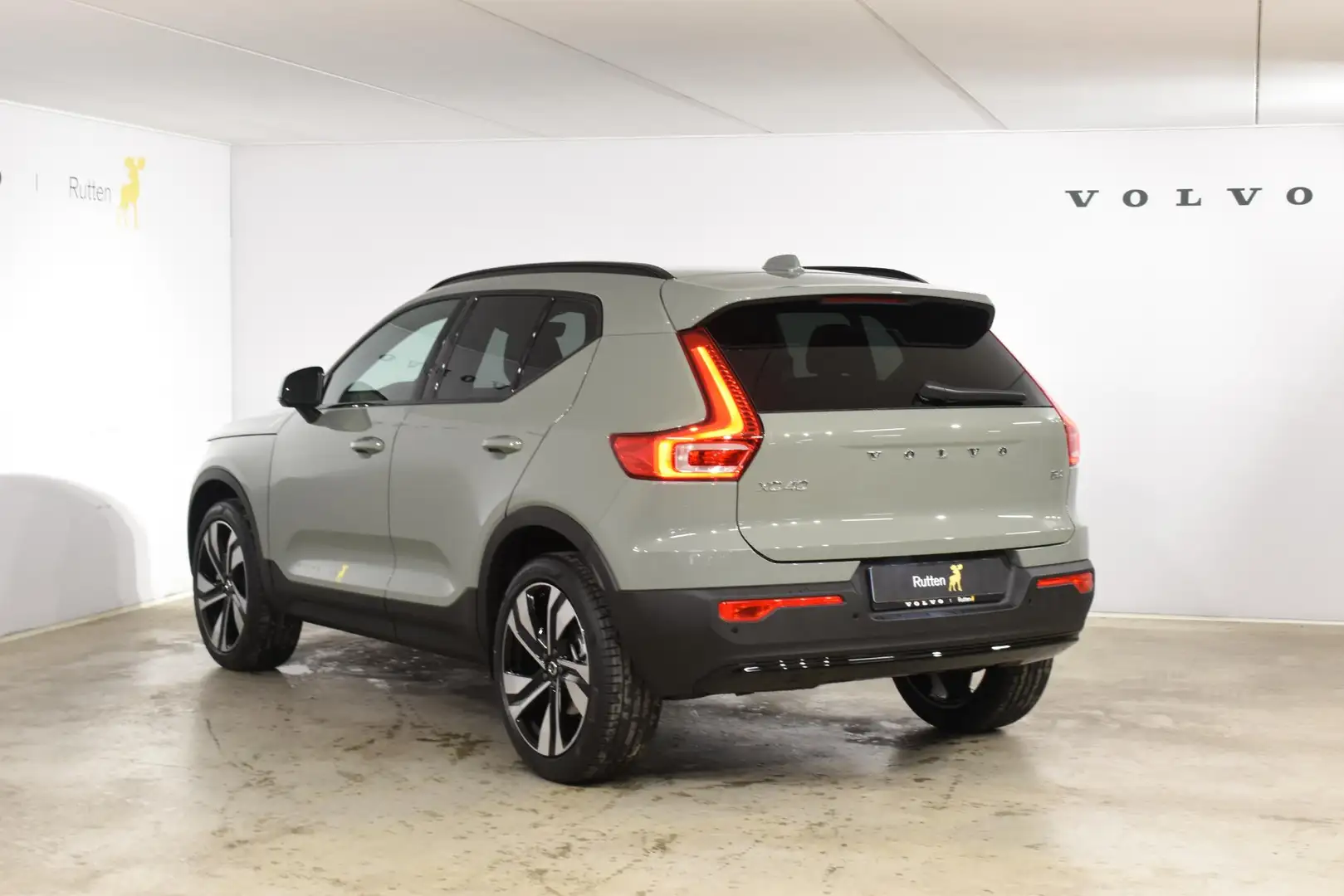 Volvo XC40 B4 211PK Automaat Plus Dark / Lighting pack / Pixe Vert - 2