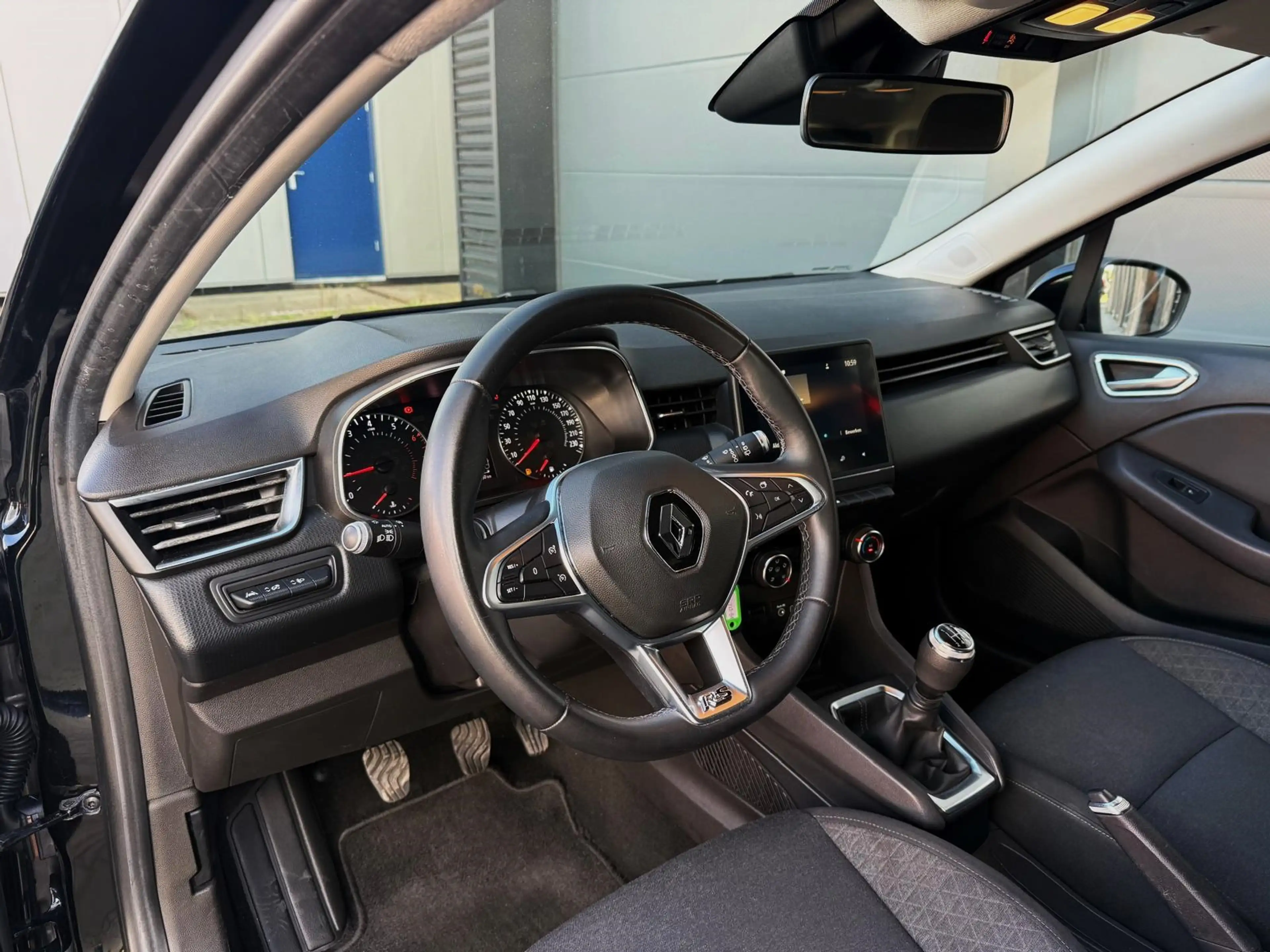 Renault Clio 1.0 TCe Zen — photo 12