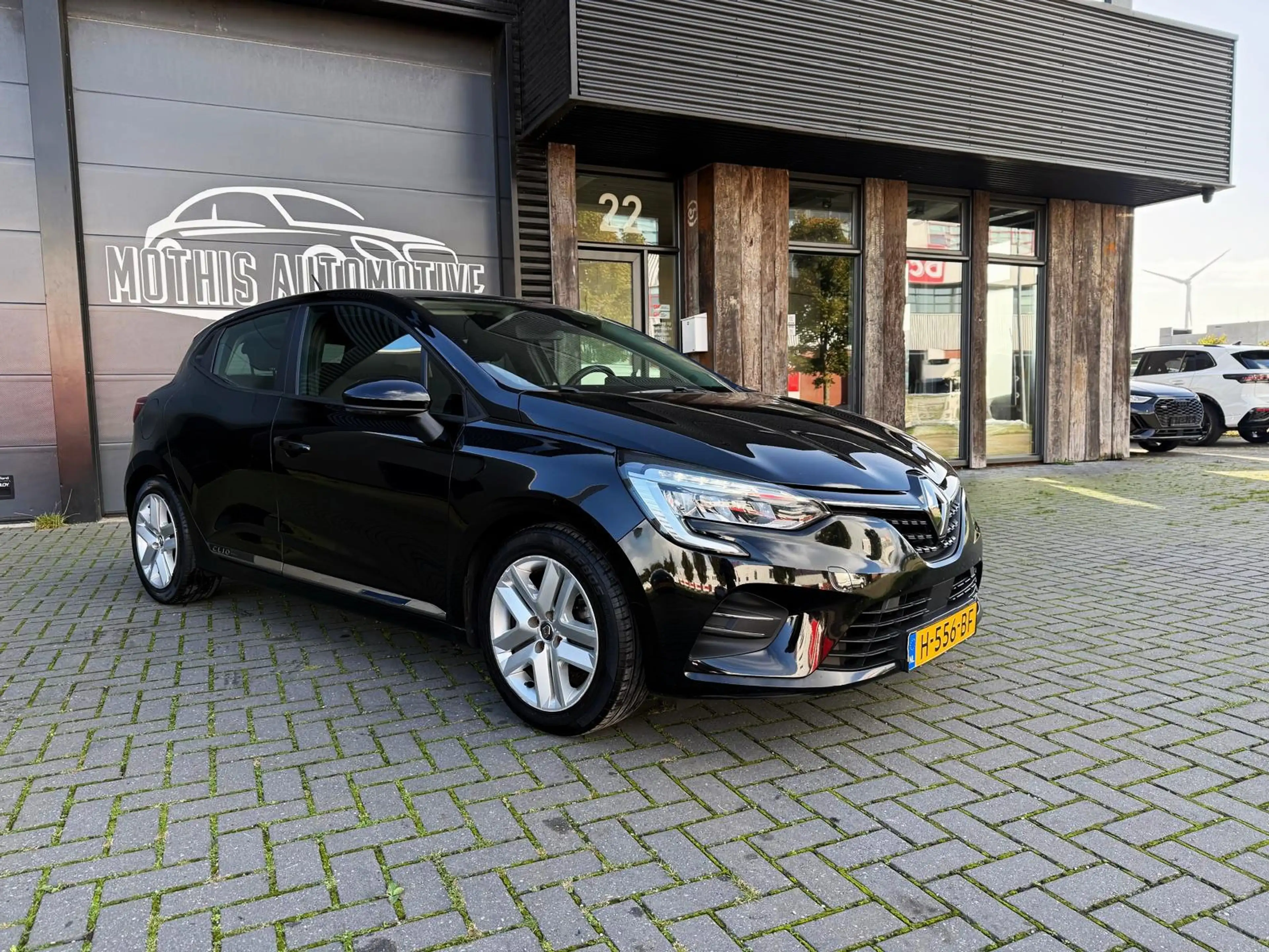 Renault Clio 1.0 TCe Zen — photo 2