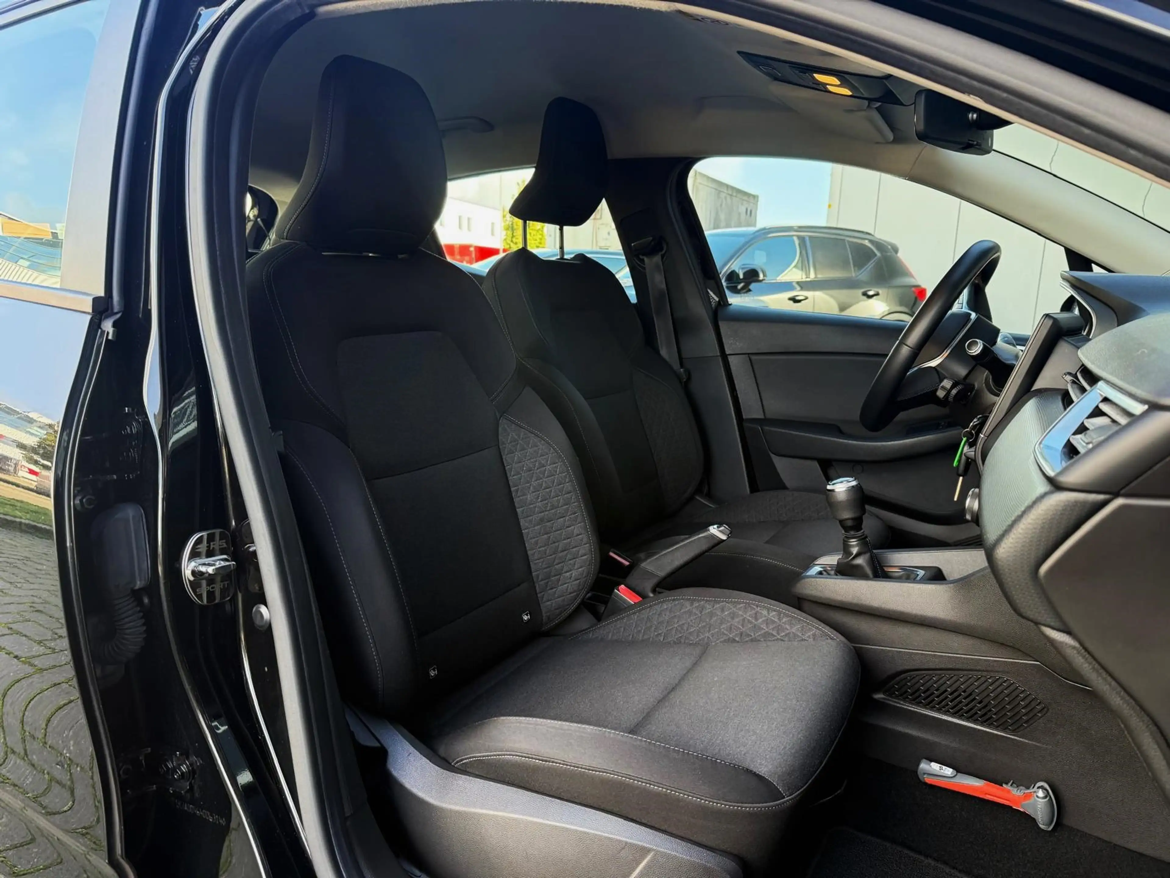 Renault Clio 1.0 TCe Zen — photo 11