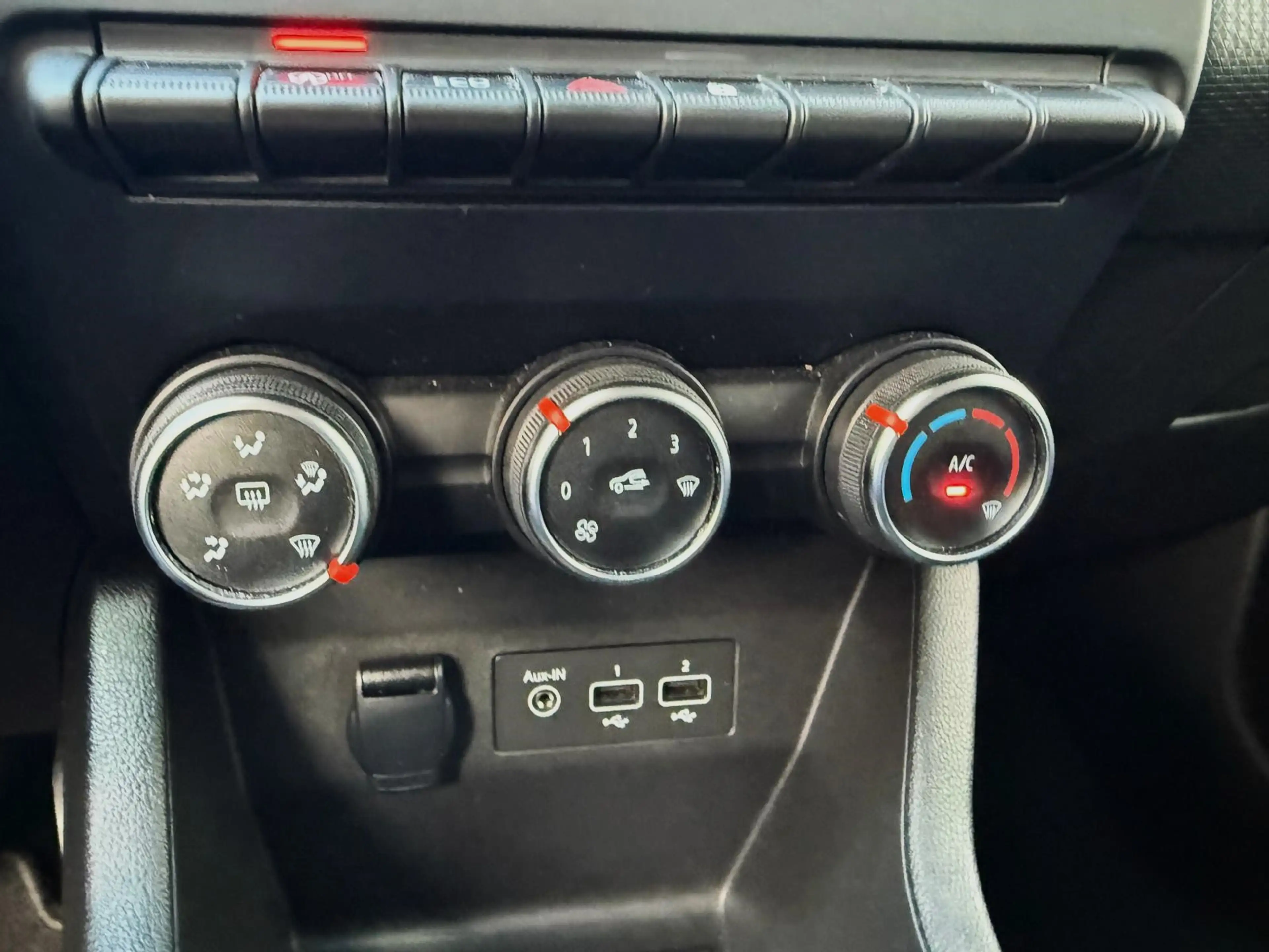 Renault Clio 1.0 TCe Zen — photo 15