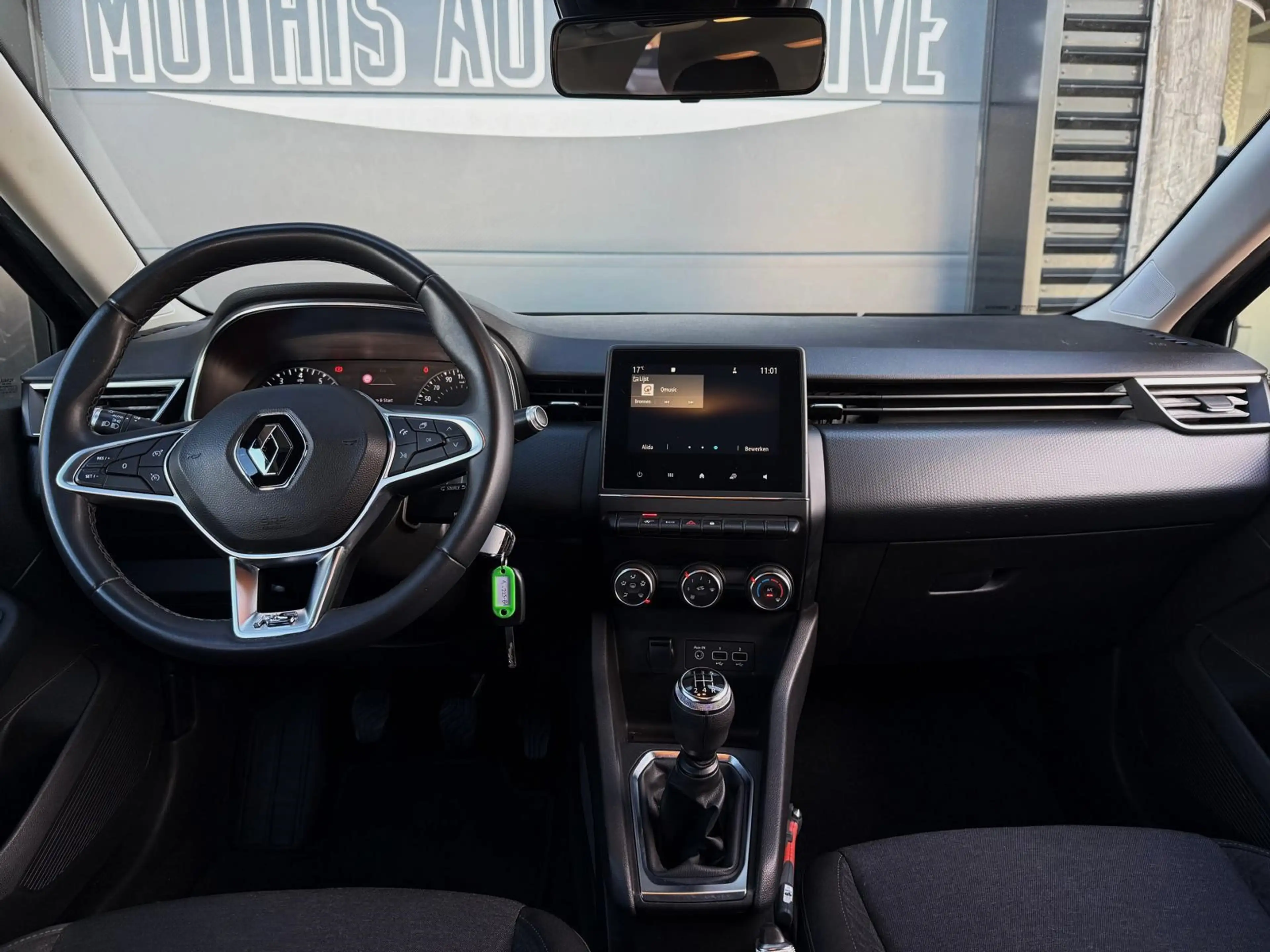 Renault Clio 1.0 TCe Zen — photo 13