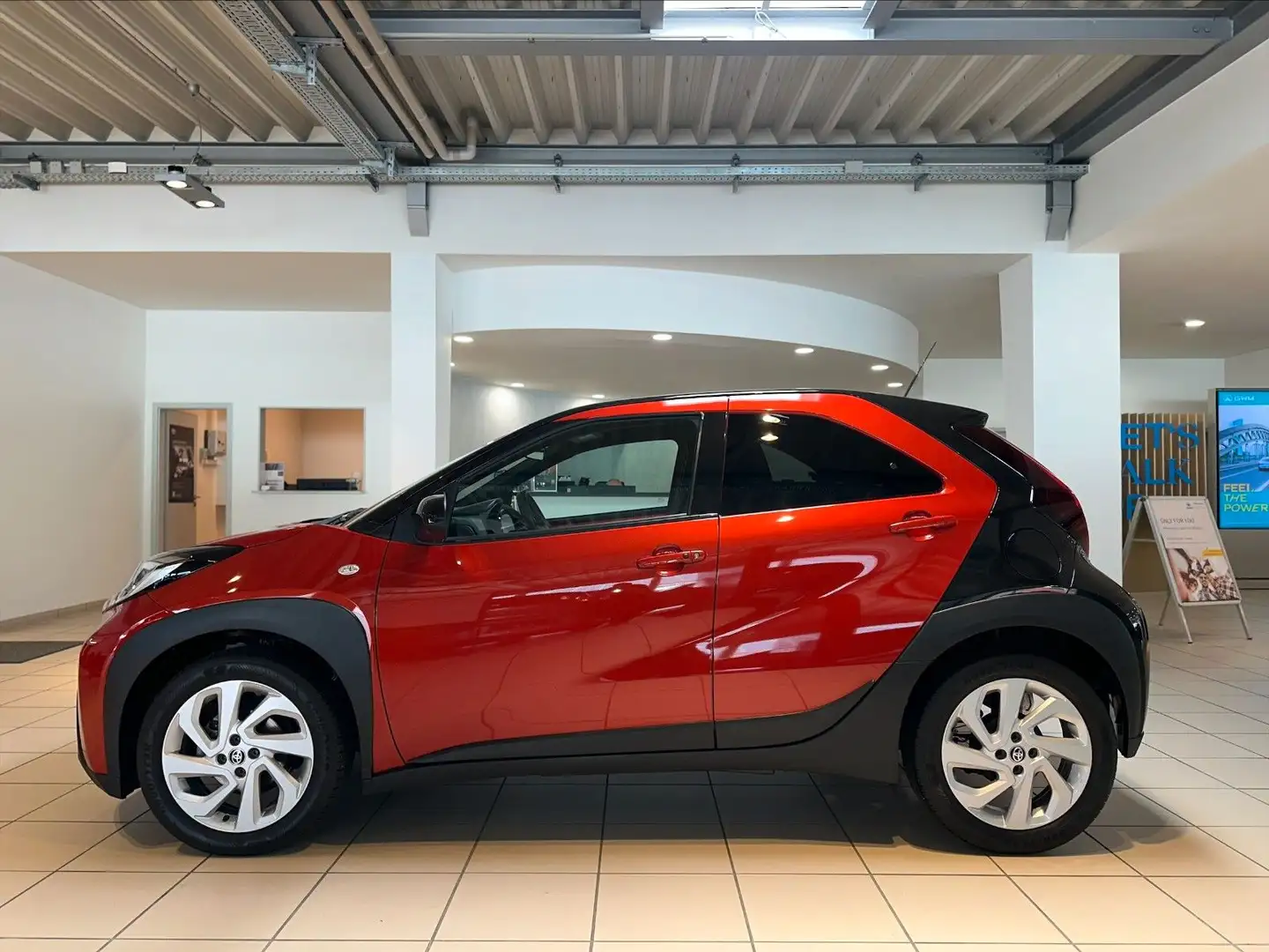 Toyota Aygo X Pulse Rouge - 2