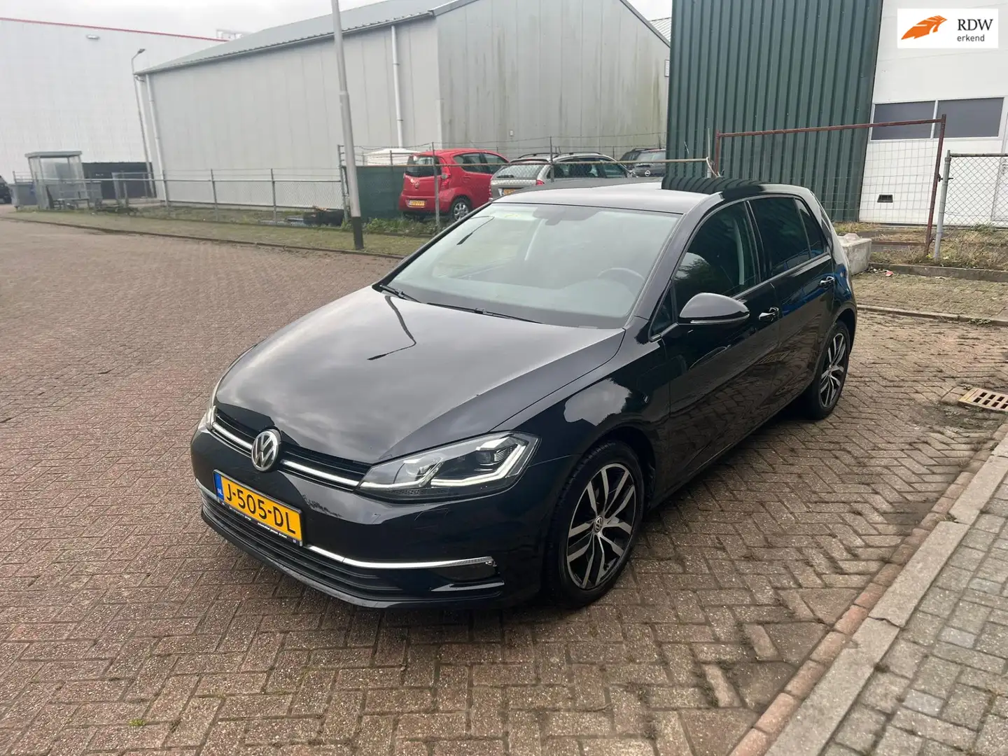 Volkswagen Golf 1.6 TDI Highline Airco Navi Pdc Voor En Achter Cru Noir - 1