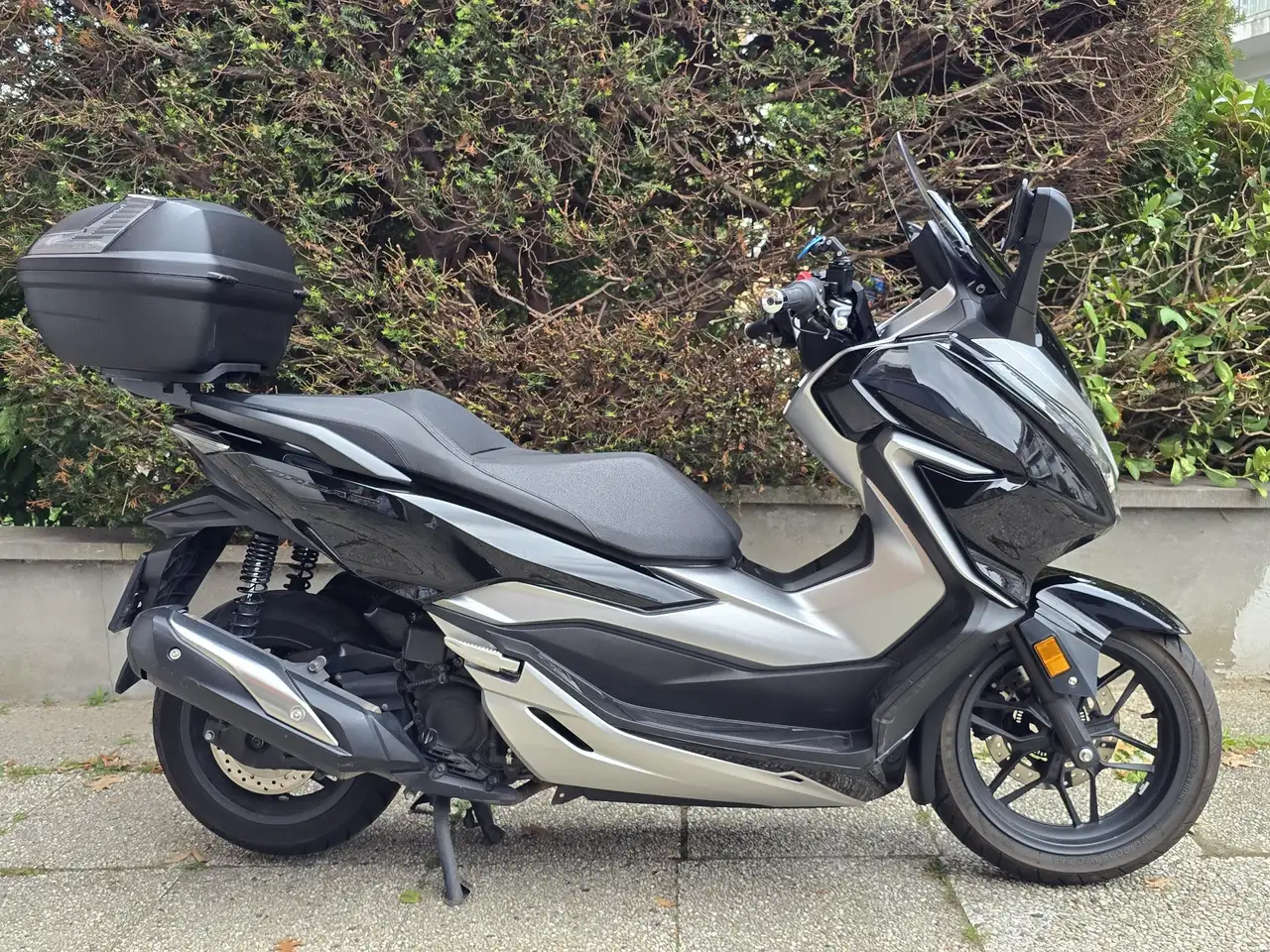 Honda Forza 300