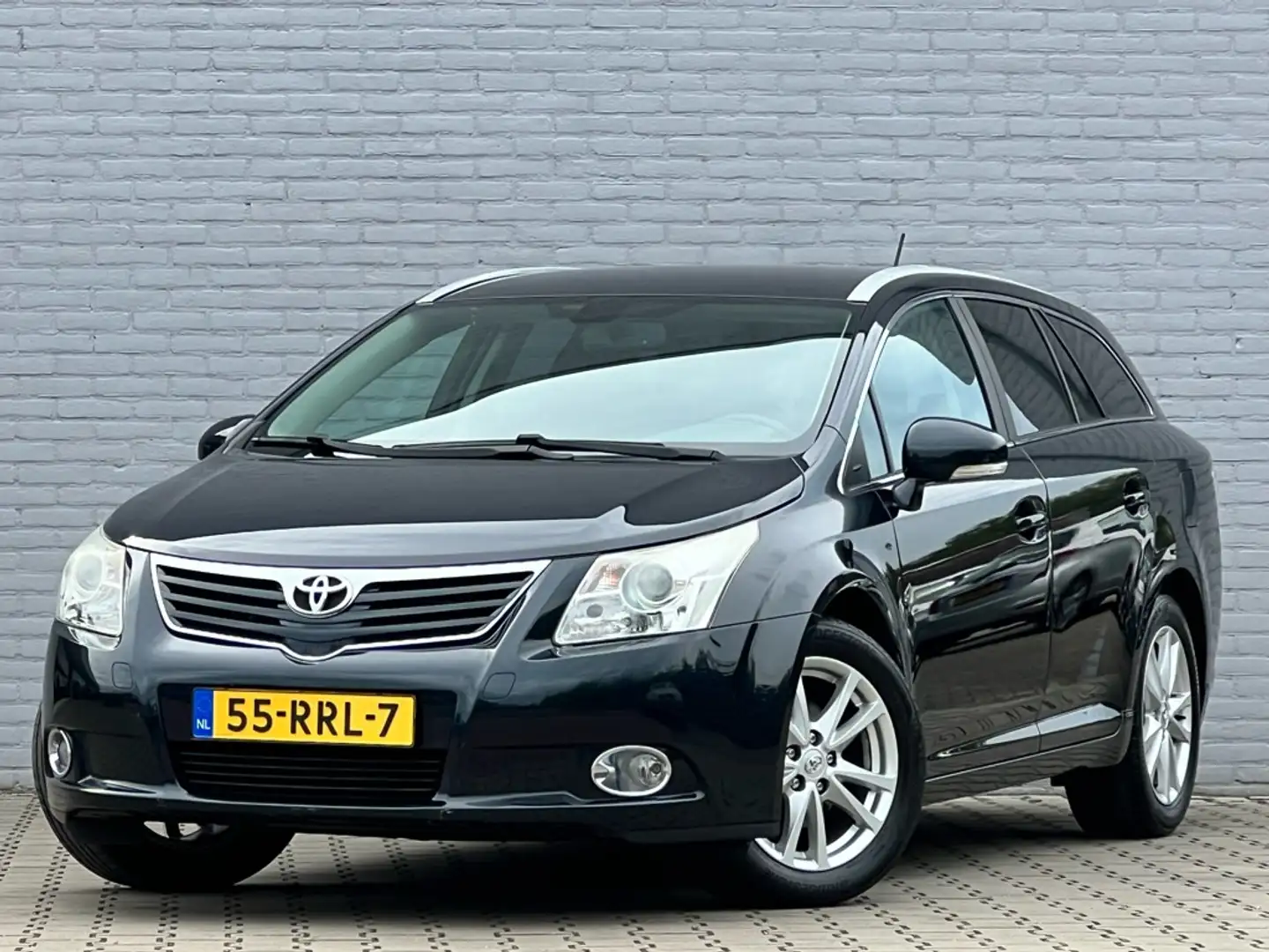 Toyota Avensis Wagon 1.8 VVTi Business Automaat | Trekhaak 1600kg Gris - 2