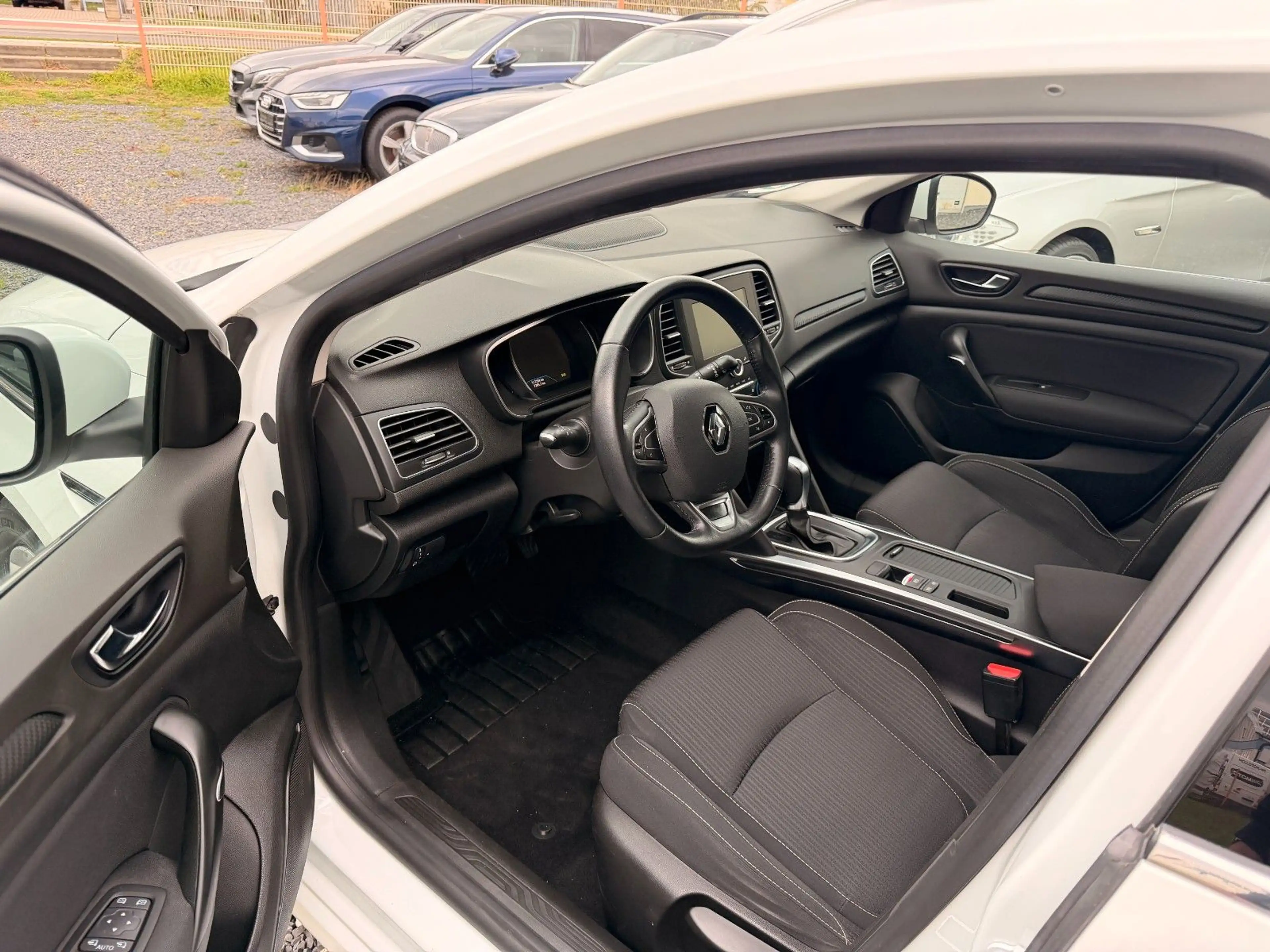 Renault Megane IV Grandtour Business Edition — photo 10