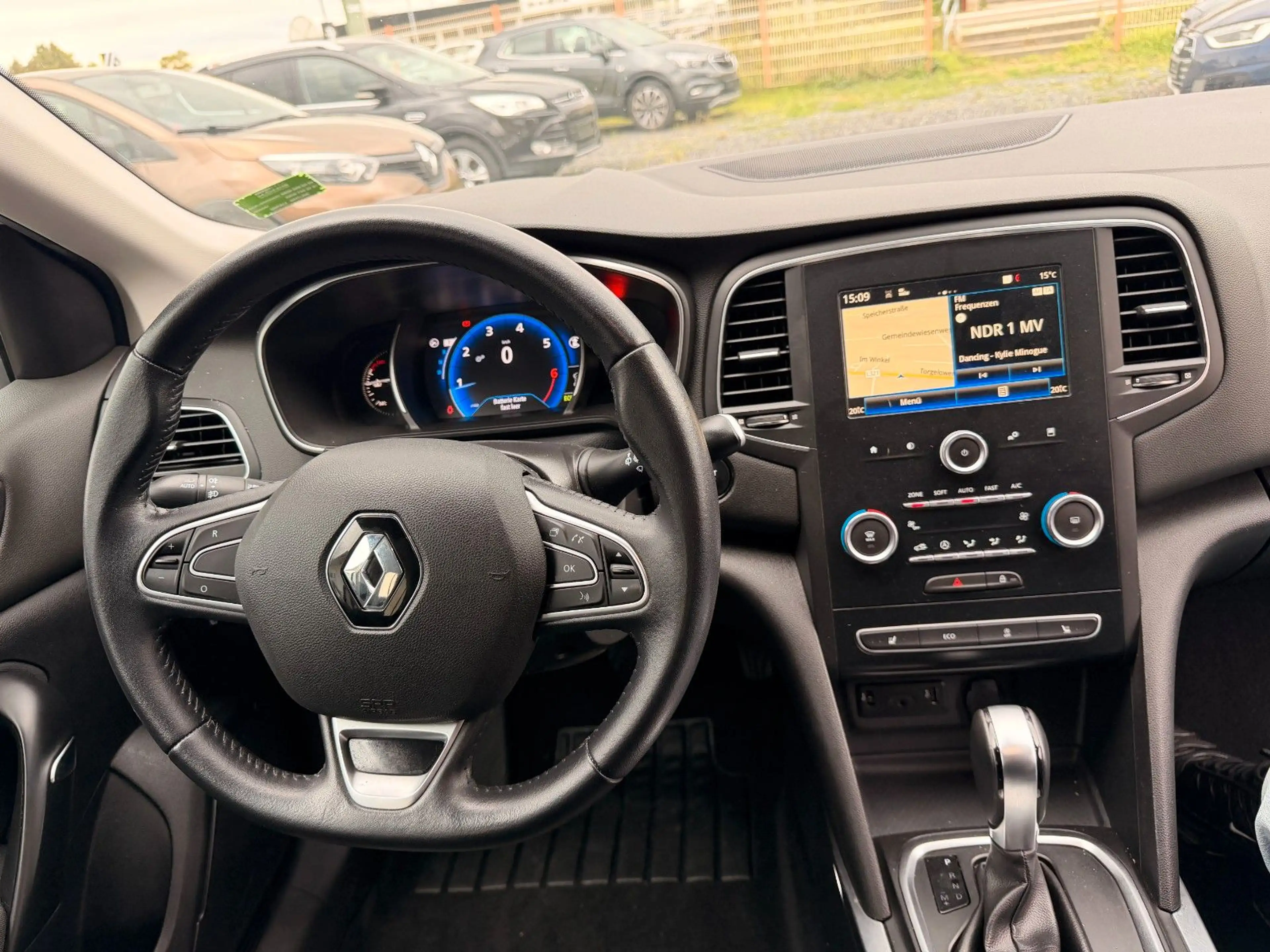 Renault Megane IV Grandtour Business Edition — photo 12