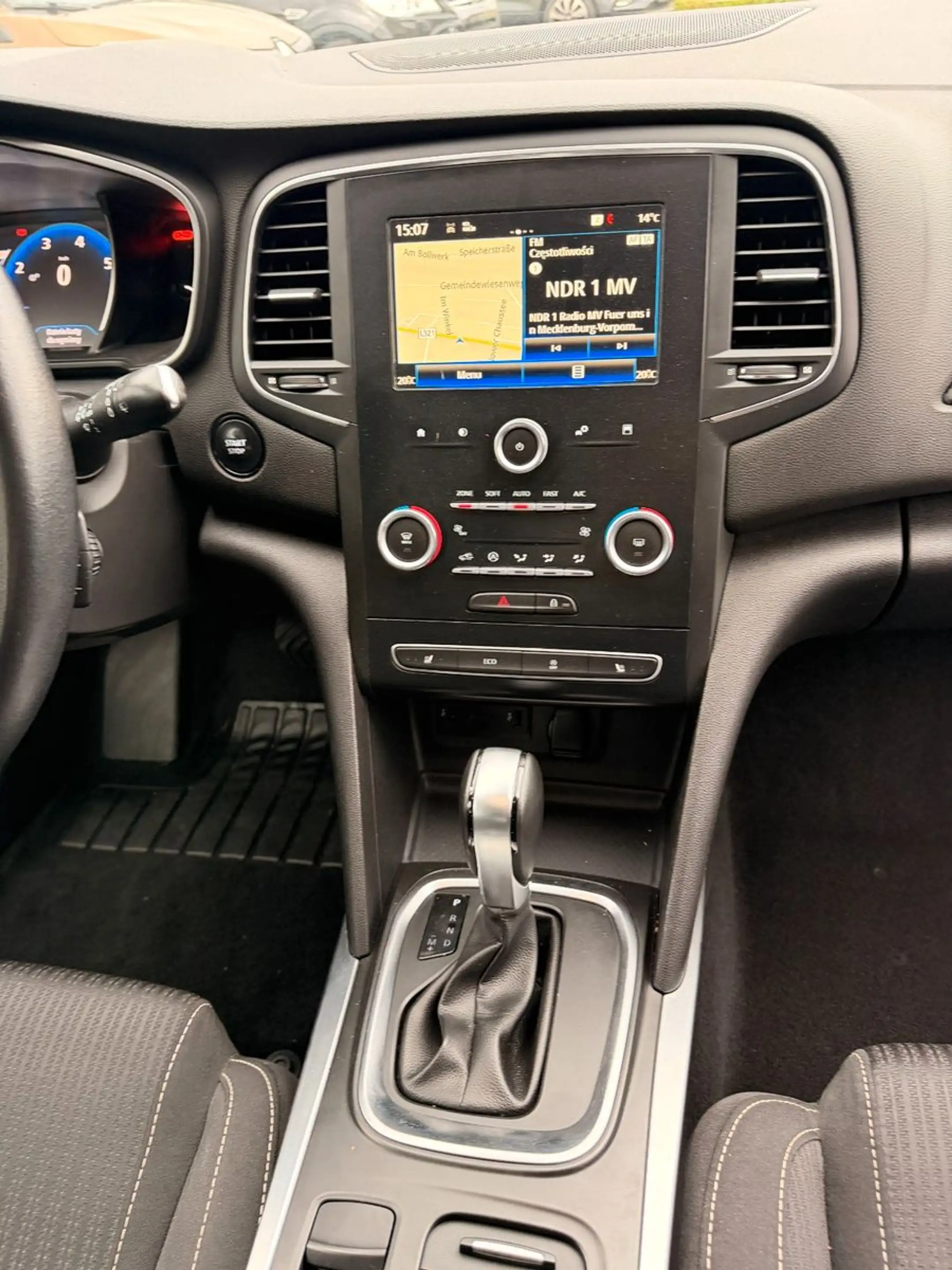 Renault Megane IV Grandtour Business Edition — photo 13
