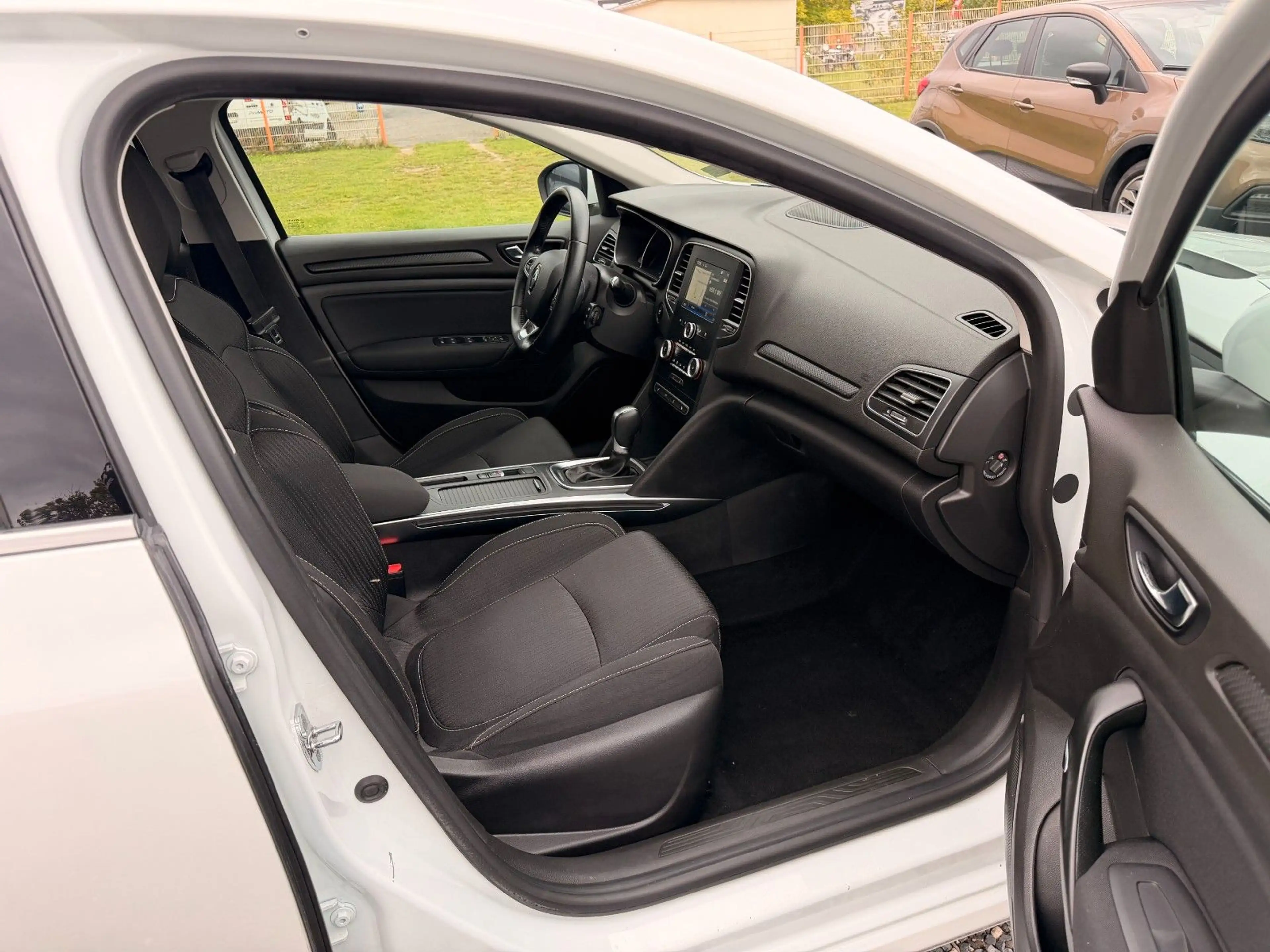 Renault Megane IV Grandtour Business Edition — photo 15